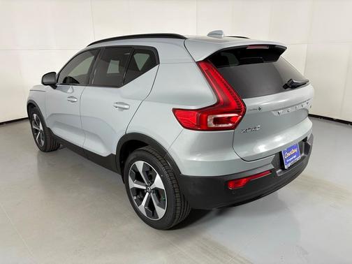 2024 Volvo XC40 B5 Core