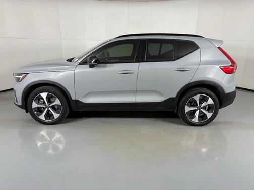 2024 Volvo XC40 B5 Core