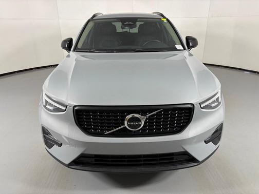 2024 Volvo XC40 B5 Core