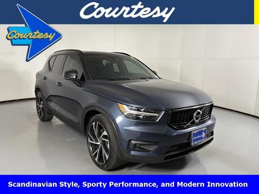 2022 Volvo XC40 T5 R-Design