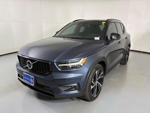 2022 Volvo XC40 T5 R-Design