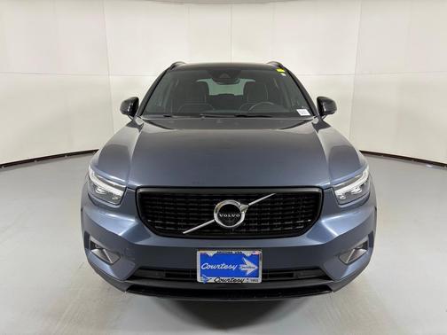 2022 Volvo XC40 T5 R-Design