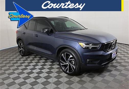2022 Volvo XC40 T5 R-Design