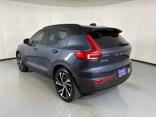 2022 Volvo XC40 T5 R-Design