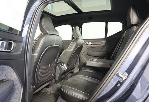 2022 Volvo XC40 T5 R-Design