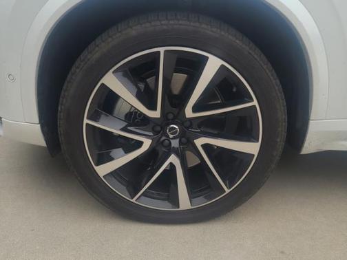 2023 Volvo XC90 Recharge Plug-In Hybrid T8 Ultimate Dark Theme 7-Seater