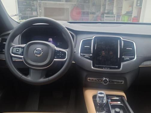 2023 Volvo XC90 Recharge Plug-In Hybrid T8 Ultimate Dark Theme 7-Seater