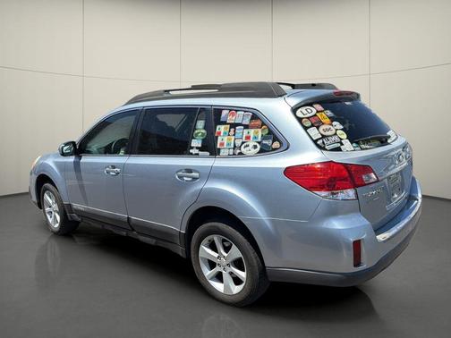 Ice Silver Metallic 2013 Subaru Outback 2.5i Premium