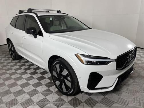 2024 Volvo XC60 Recharge Plug-In Hybrid T8 Plus Dark Theme
