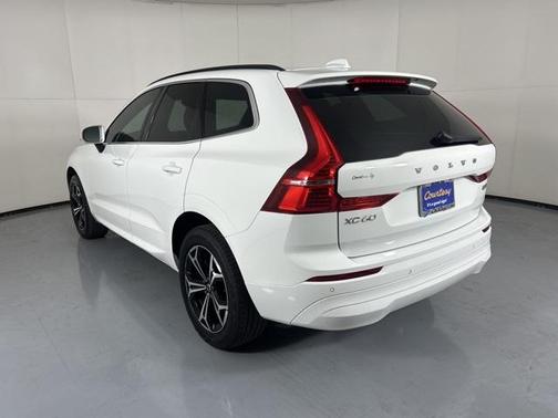 2022 Volvo XC60 B5 Momentum