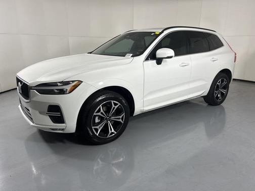 2022 Volvo XC60 B5 Momentum