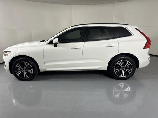 2022 Volvo XC60 B5 Momentum