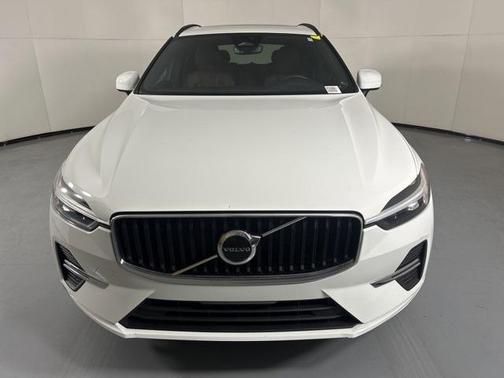 2022 Volvo XC60 B5 Momentum