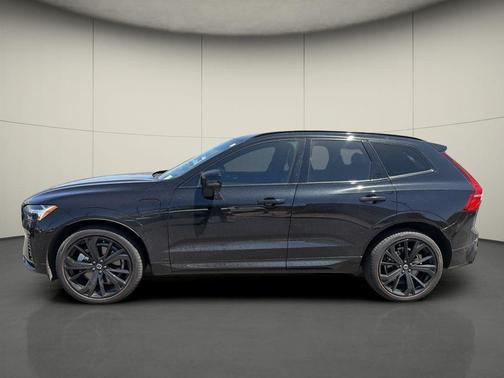 Onyx Black Metallic 2024 Volvo XC60 Recharge Plug-In Hybrid T8 Ultimate Black Edition