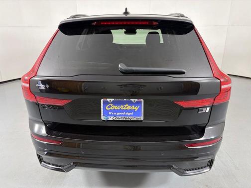 Onyx Black Metallic 2024 Volvo XC60 Recharge Plug-In Hybrid T8 Ultimate Black Edition