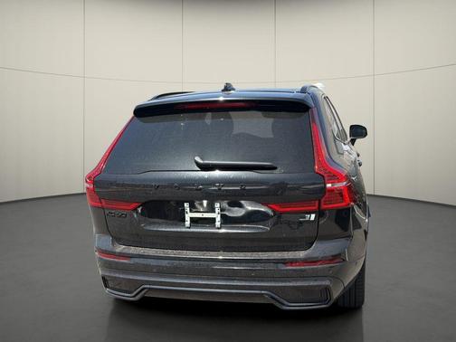 Onyx Black Metallic 2024 Volvo XC60 Recharge Plug-In Hybrid T8 Ultimate Black Edition