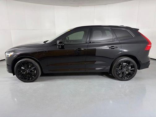 Onyx Black Metallic 2024 Volvo XC60 Recharge Plug-In Hybrid T8 Ultimate Black Edition