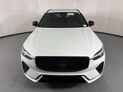 2026 Volvo XC60 B5 Ultra Black Edition