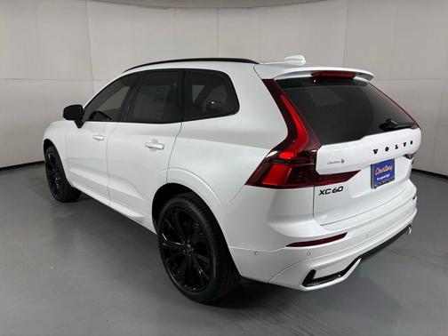 2026 Volvo XC60 B5 Ultra Black Edition