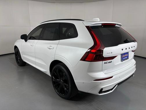2026 Volvo XC60 B5 Ultra Black Edition