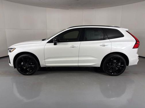2026 Volvo XC60 B5 Ultra Black Edition