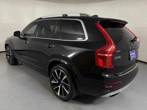 2019 Volvo XC90 T6 Momentum