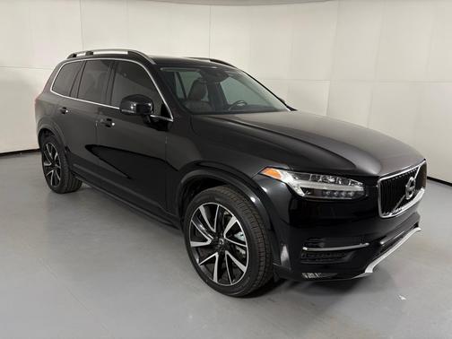 2019 Volvo XC90 T6 Momentum