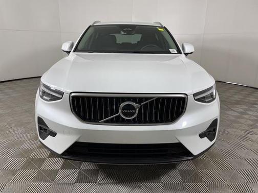 2025 Volvo XC40 B5 Plus Bright Theme