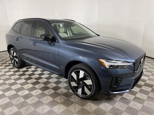 2025 Volvo XC60 Plug-In Hybrid T8 Plus