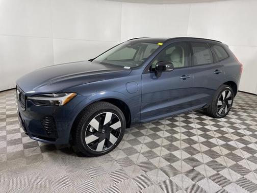 2025 Volvo XC60 Plug-In Hybrid T8 Plus
