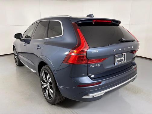 2023 Volvo XC60 B5 Ultimate Bright Theme