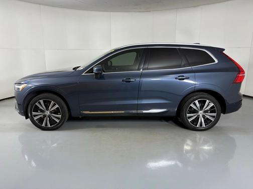 2023 Volvo XC60 B5 Ultimate Bright Theme