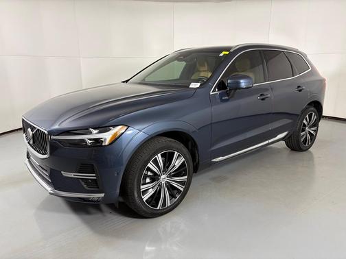 2023 Volvo XC60 B5 Ultimate Bright Theme