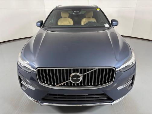 2023 Volvo XC60 B5 Ultimate Bright Theme