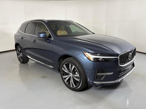 2023 Volvo XC60 B5 Ultimate Bright Theme