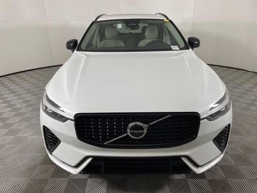 2024 Volvo XC60 Recharge Plug-In Hybrid T8 Core Dark Theme
