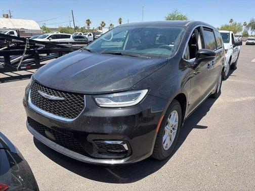 Brilliant Black Crystal Pearlcoat 2023 Chrysler Pacifica Touring-L