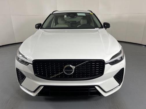 2025 Volvo XC60 B5 AWD Plus