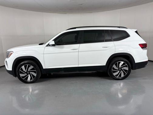Pure White 2025 Volkswagen Atlas 2.0T SE w/Technology