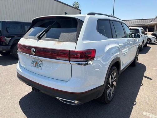 Pure White 2025 Volkswagen Atlas 2.0T SE w/Technology
