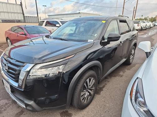 2023 Nissan Pathfinder SL