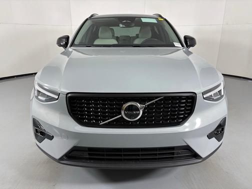 2026 Volvo XC40 B4 Plus