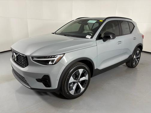 2026 Volvo XC40 B4 Plus