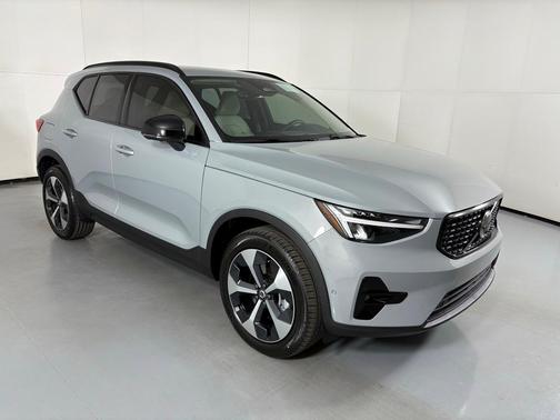 2026 Volvo XC40 B4 Plus