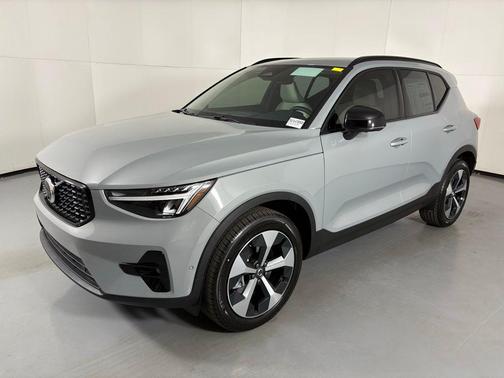 2026 Volvo XC40 B4 Plus