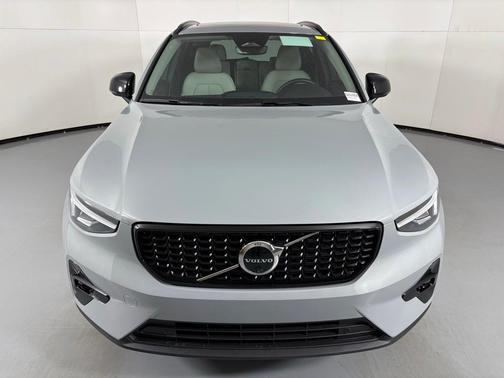 2026 Volvo XC40 B4 Plus