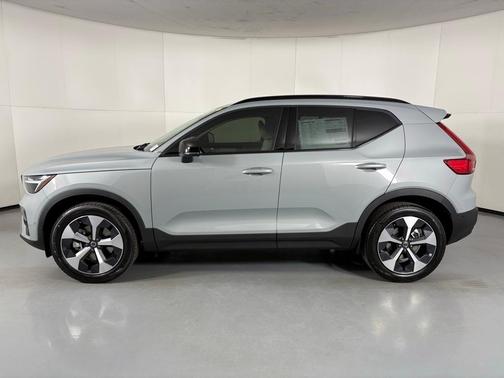 2026 Volvo XC40 B4 Plus