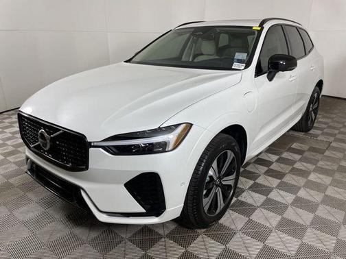 2025 Volvo XC60 Plug-In Hybrid T8 Plus