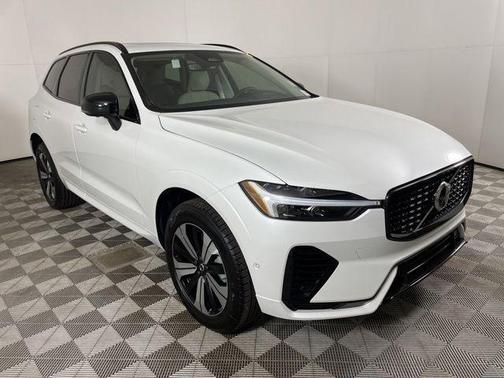 2025 Volvo XC60 Plug-In Hybrid T8 Plus