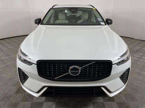 2025 Volvo XC60 Plug-In Hybrid T8 Plus